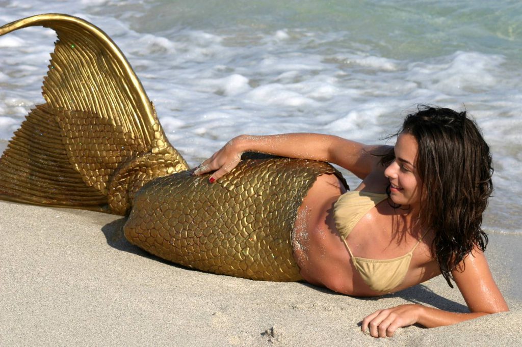 Sirena-adagiata-spiaggia