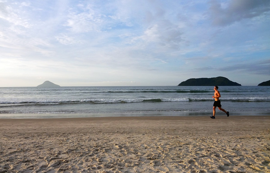 jogging-sulla-spiaggia-sana-idea