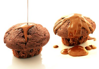 Muffin light al cioccolato fondente glassati al caramello salato!