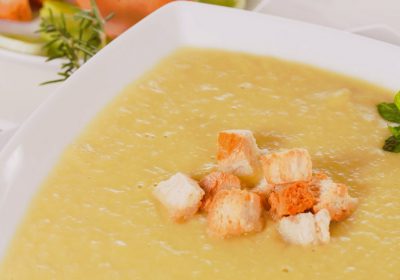 Vellutata di patate e porri con crostini di pane!