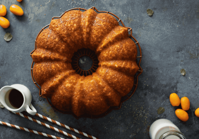 Pan di spagna con crema di ricotta, cioccolato fondente e arancia