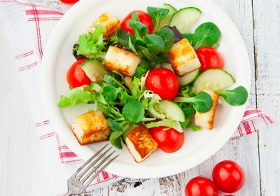 Songino, amaranto, tofu, kiwi e semi di chia