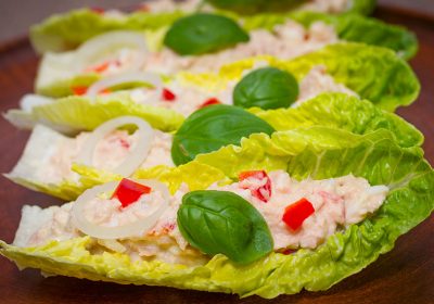 Barchette con foglie di indivia e caprino