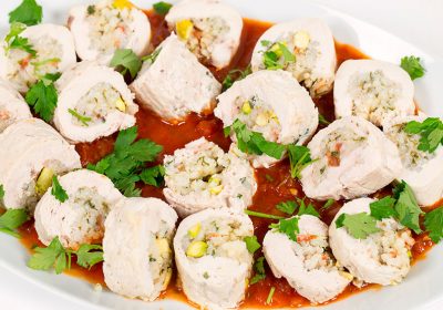 Coniglio con pistacchi e pomodori secchi