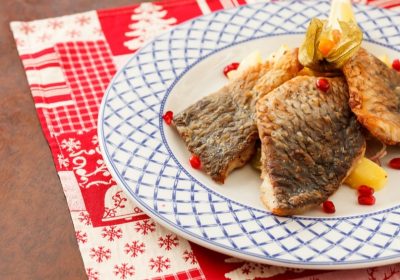 Filetti di ricciola con salsa di melograno