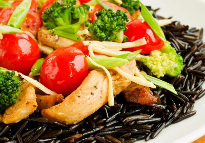 Pollo con melone e riso nero