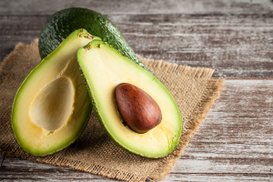 Avocado: proprietà, benefici e usi in cucina