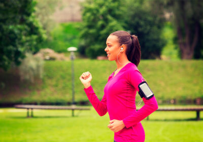 Power Walking: la camminata intensificata che fa bene a corpo e mente