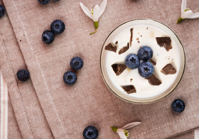 Smoothie alla Vaniglia con Cioccolato Fondente e Mirtilli