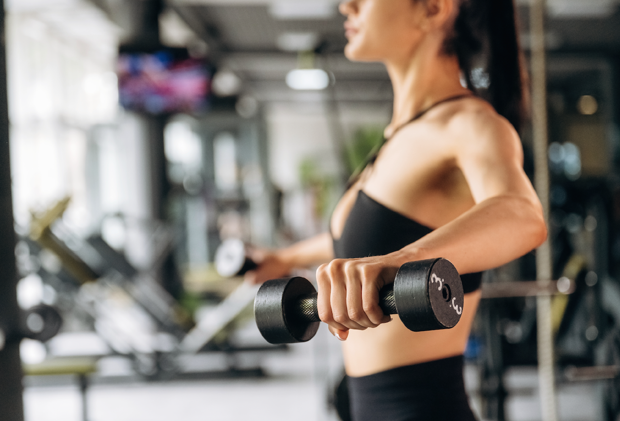 Come dimagrire le braccia: esercizi e alimentazione per braccia più toniche e snelle