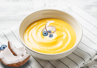 Coppa Vaniglia e caramello con mirtilli e scaglie di cocco Pesoforma