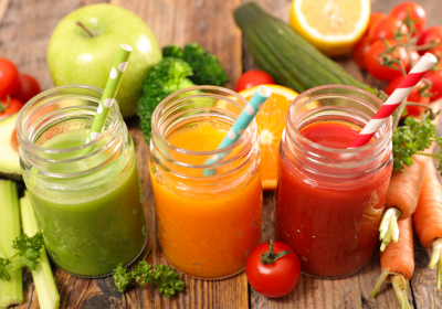 Centrifugato detox di frutta e verdura di stagione