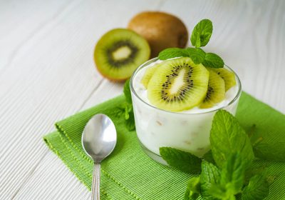 Frozen yogurt alla vaniglia con kiwi: il gusto più trendy dell’estate