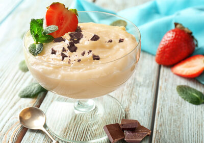 Coppa Proteica alla Vaniglia con Fragole e Cioccolato