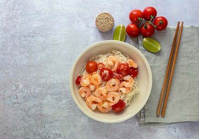 Spaghetti Shirataki con gamberetti e pomodorini