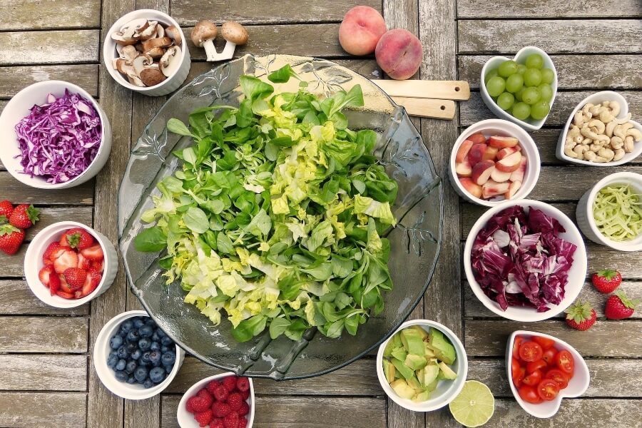 Tavolo con cibi anti-age