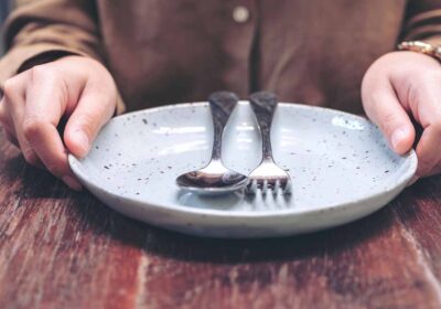 Saltare la cena fa dimagrire? Soluzioni alternative pratiche per pasti veloci e bilanciati