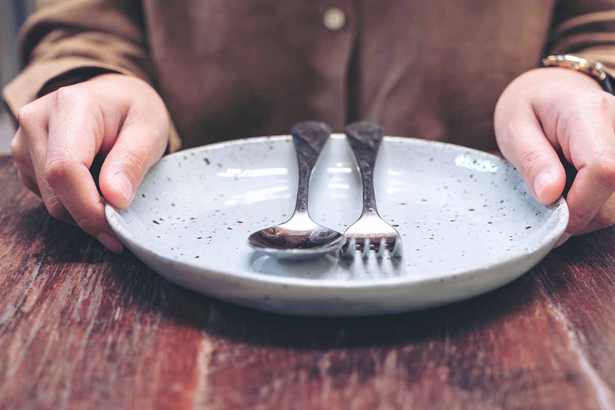 Saltare la cena fa dimagrire? Soluzioni alternative pratiche per pasti veloci e bilanciati