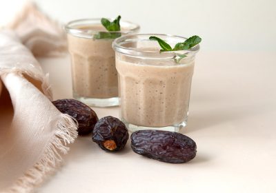 Smoothie Crusca d’Avena e Mela con datteri e nocciole: un’esplosione di bontà