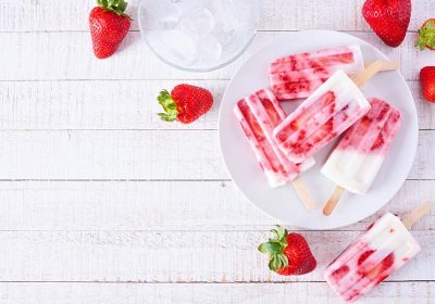Fragola e banana: il ghiacciolo fai da te più fresco e goloso dell’estate