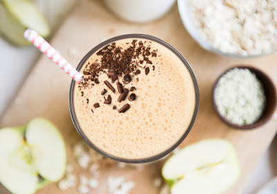 Smoothie con crusca d’avena e riccioli di cioccolato fondente