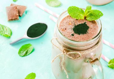 Smoothie Cioccolato, Yogurt, Chlorella e Foglie di Menta
