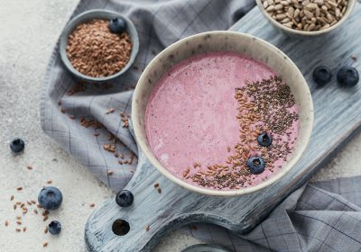 Smoothie ai frutti di bosco con mix di semi Pesoforma