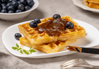 Waffle Proteici con Mirtilli e Crema di Castagne